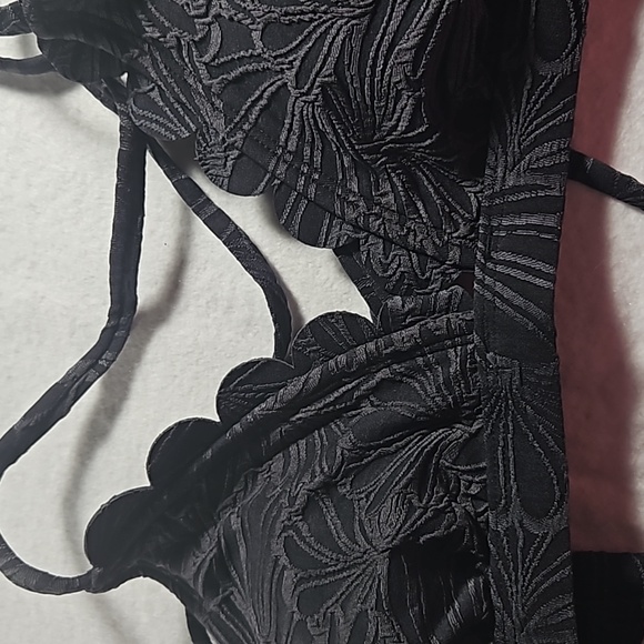 Cupshe  Swimwear Top Scalloped Bralette  Black Small - Picture 8 of 8